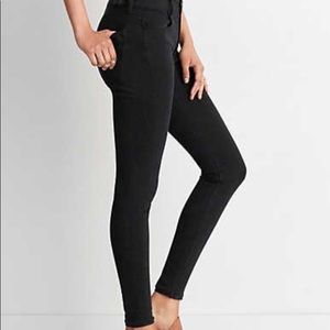 AE Denison X4 High-Waisted Jegging in Rich Onyx